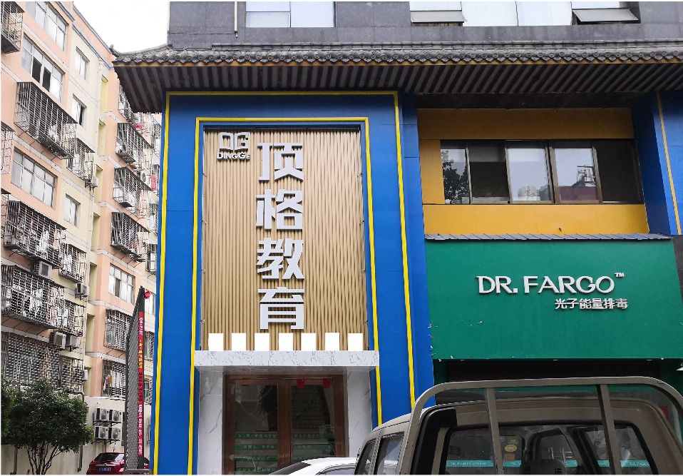 通海门头设计要符合门店特色。