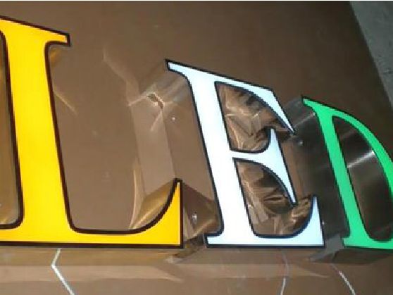 通海介绍LED招牌的基础知识。
